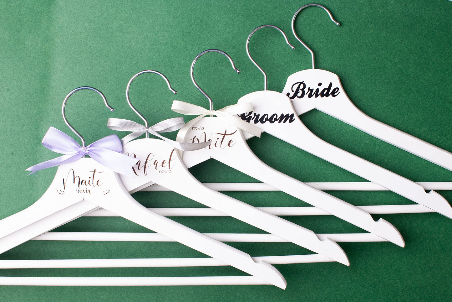 Pack de 2 perchas personalizadas para novios, Olesea,grabada a láser, perchas de madera para bodas, regalo de bodas para novios, perchas personalizadas para boda